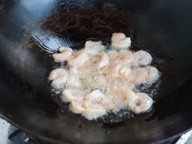 虾仁炒冬瓜步骤4