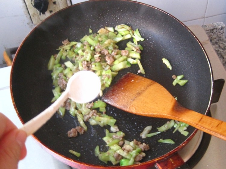 肉末丝瓜螺丝粉步骤8