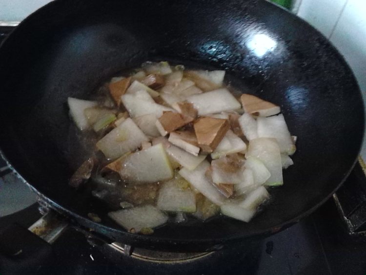 冬瓜片炒豆干步骤9