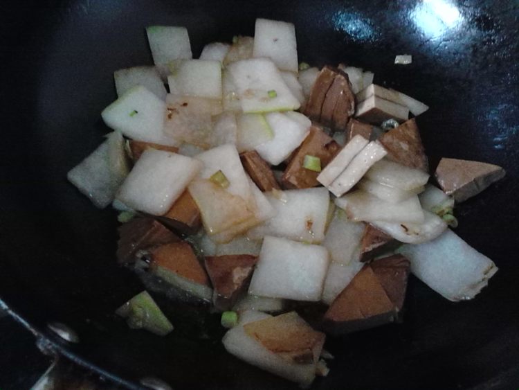 冬瓜片炒豆干步骤8