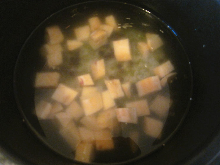 红薯绿豆粥步骤5