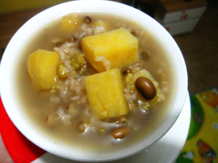 红薯绿豆粥步骤8