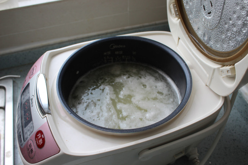 花样水果薏米粥步骤2