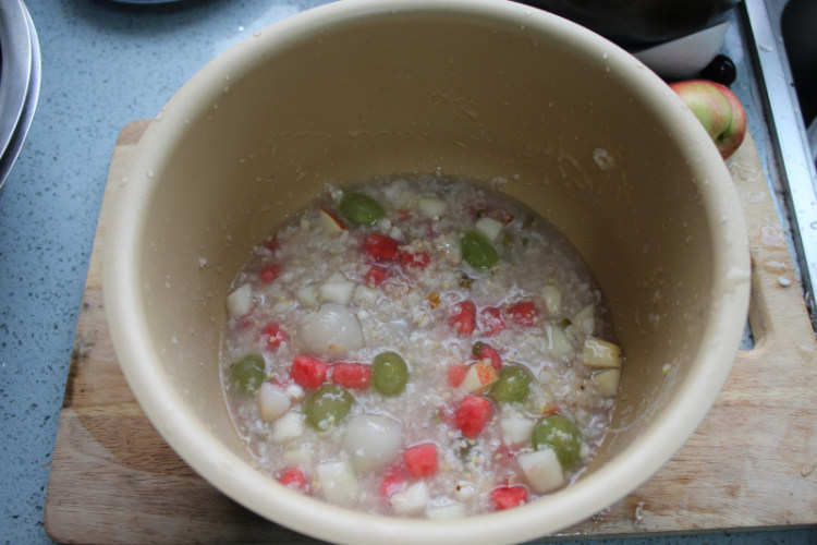 花样水果薏米粥步骤6