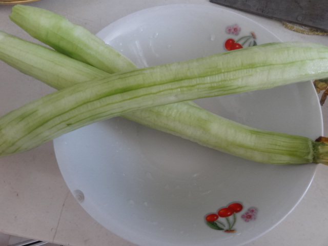 丝瓜炒木耳步骤2