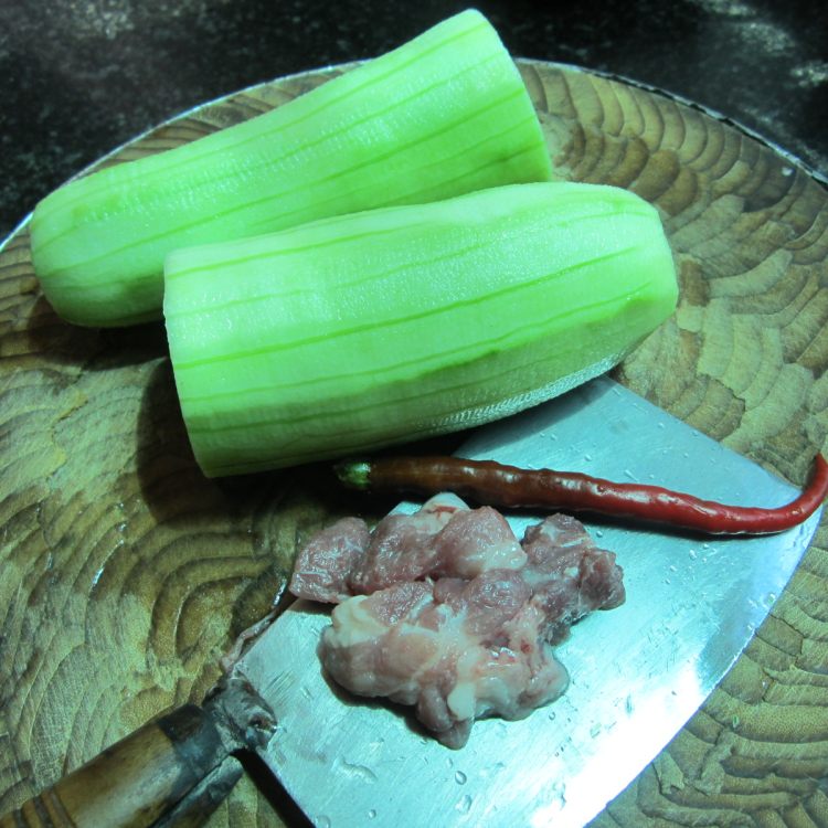 鱼香肉末丝瓜步骤2