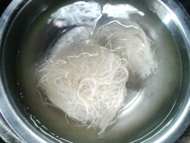 丝瓜瘦肉汤米汤步骤1