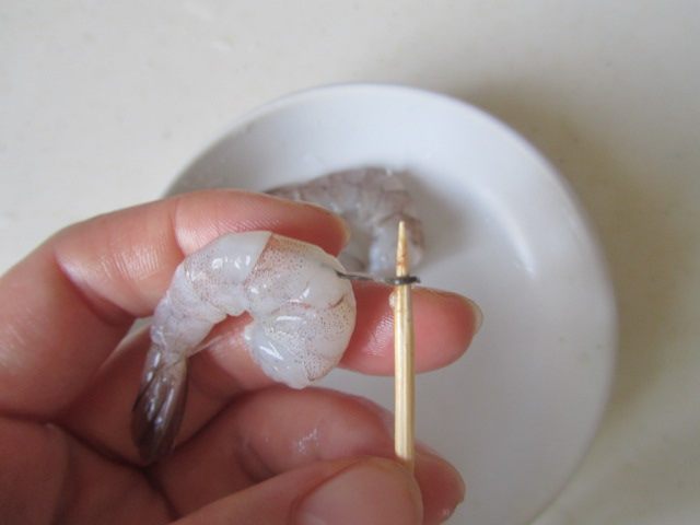 虾仁粉丝蒸丝瓜步骤2