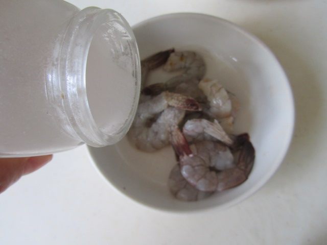 虾仁粉丝蒸丝瓜步骤3