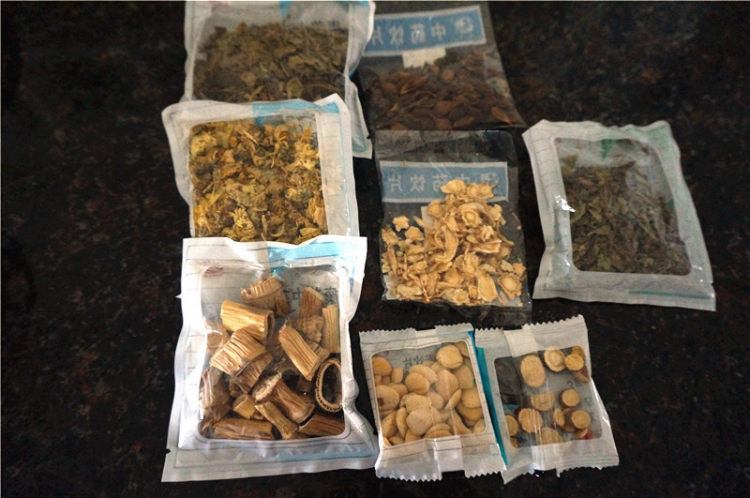 桑叶薄荷菊花饮步骤1