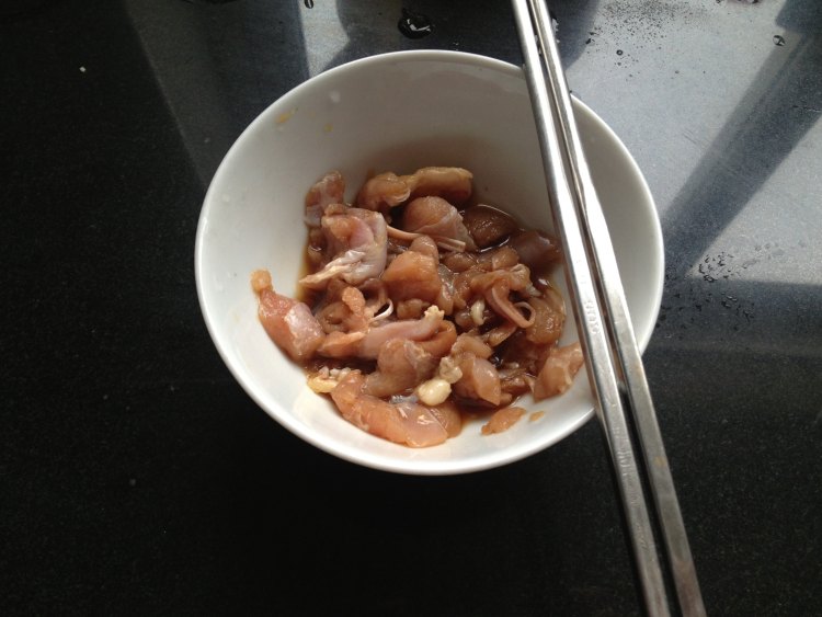 丝瓜炒鸡丁步骤3