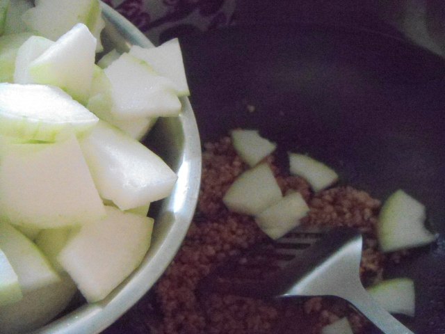肉末粉丝冬瓜步骤4