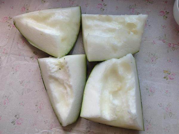 番茄冬瓜粉丝汤步骤1