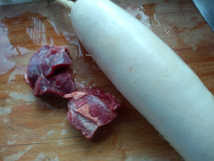 牛肉炒萝卜步骤1