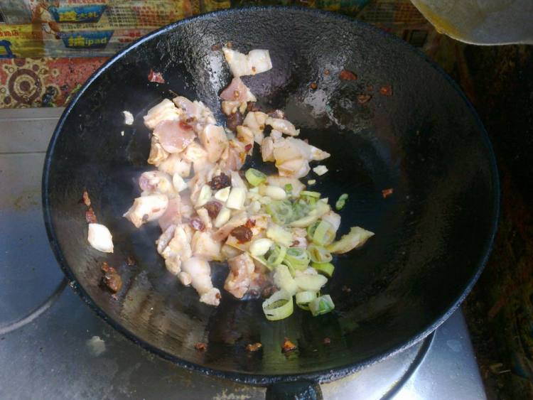 冬瓜蒜苔炒肉步骤4