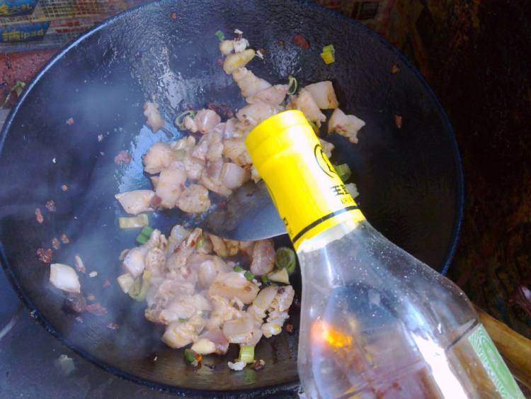 冬瓜蒜苔炒肉步骤5