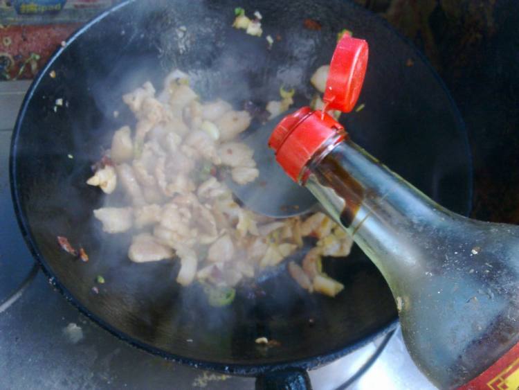 冬瓜蒜苔炒肉步骤6