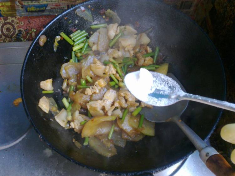 冬瓜蒜苔炒肉步骤9