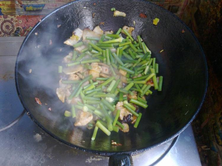 冬瓜蒜苔炒肉步骤7