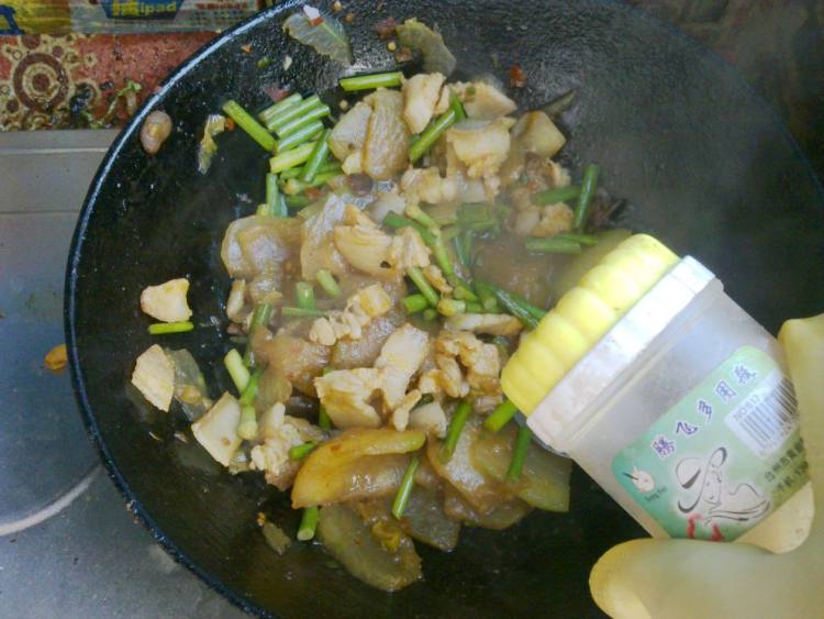 冬瓜蒜苔炒肉步骤10