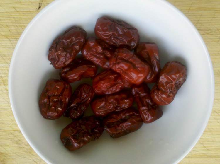 红枣花生绿豆汤步骤3