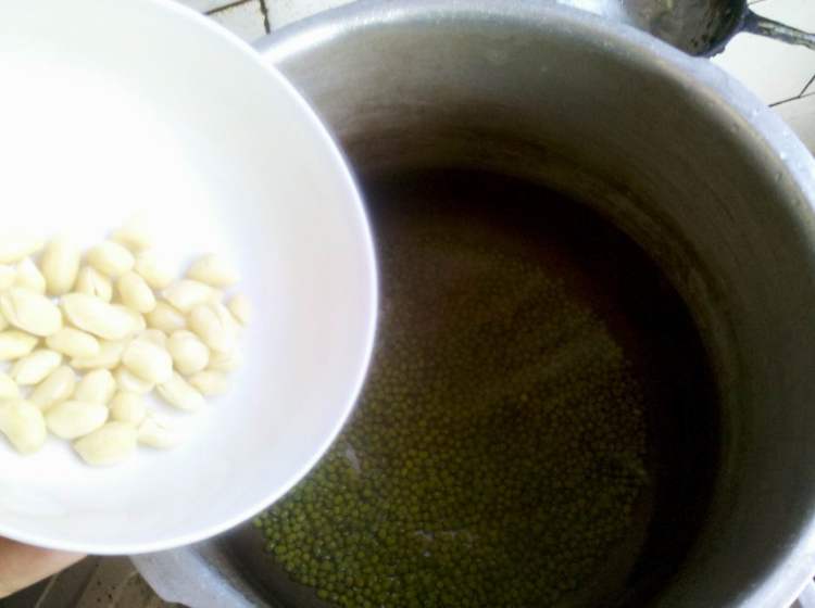 红枣花生绿豆汤步骤6