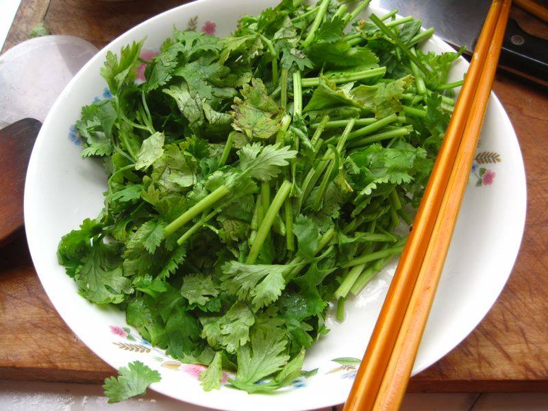 香菜炒豆腐皮步骤1