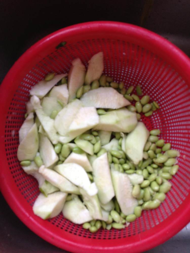 丝瓜毛豆蛋汤步骤1