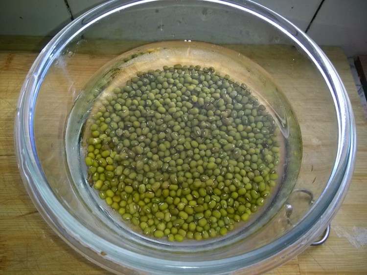 排骨绿豆冬瓜汤步骤1