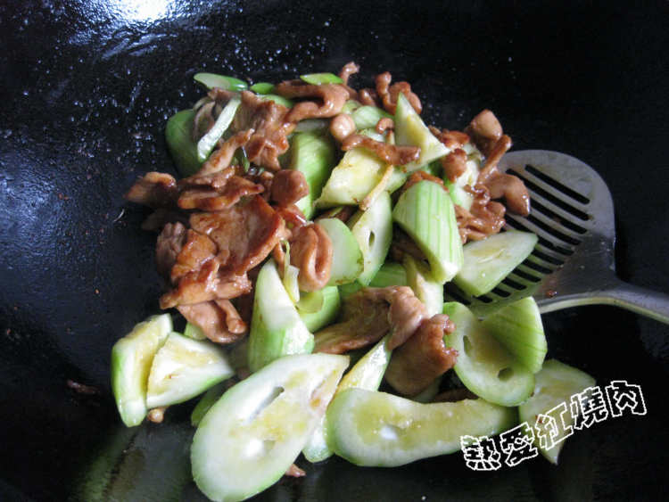 鸡片炒丝瓜步骤8