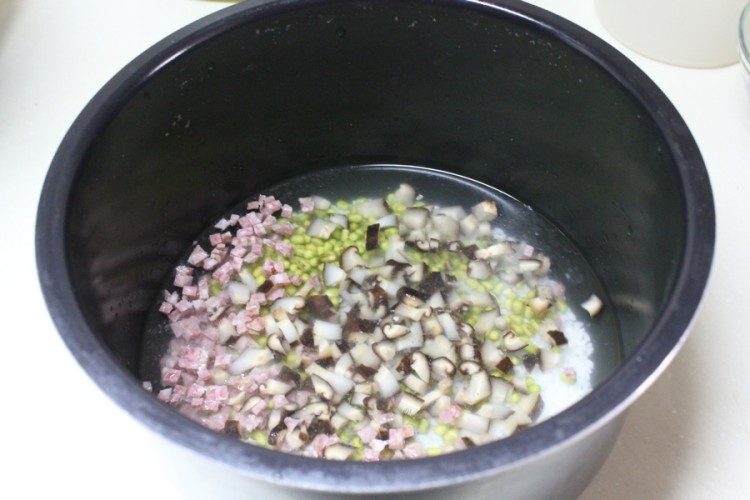 香菇米肠绿豆粥步骤8
