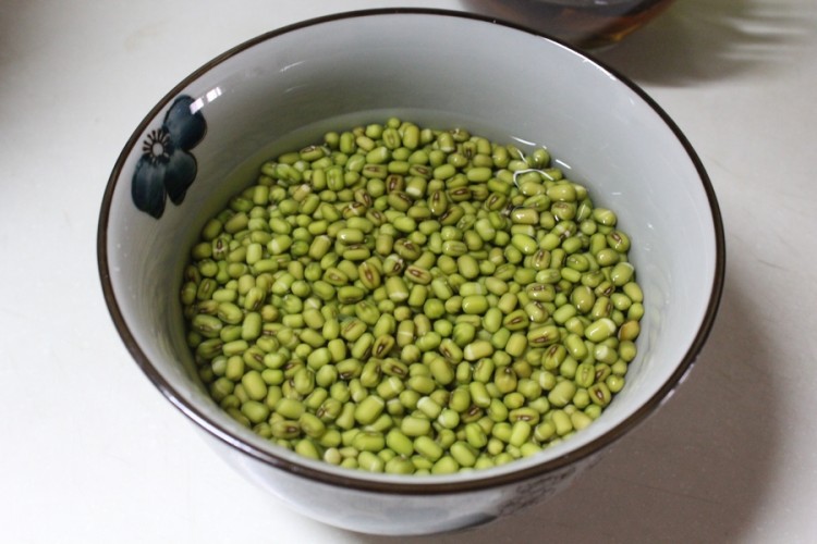 香菇米肠绿豆粥步骤4