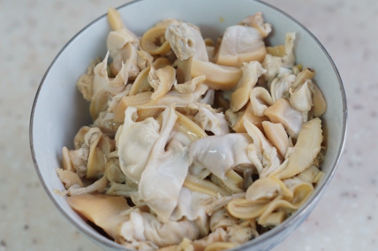 丝瓜炒河蚌肉步骤4