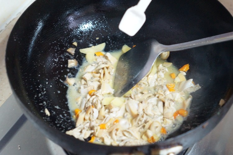丝瓜炒河蚌肉步骤8