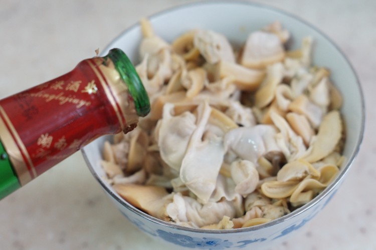 丝瓜炒河蚌肉步骤5