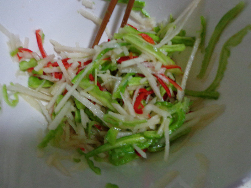 生梨拌苦瓜步骤8