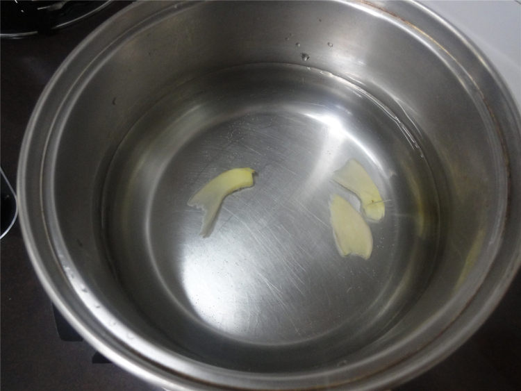咸蛋肉片水瓜汤步骤4