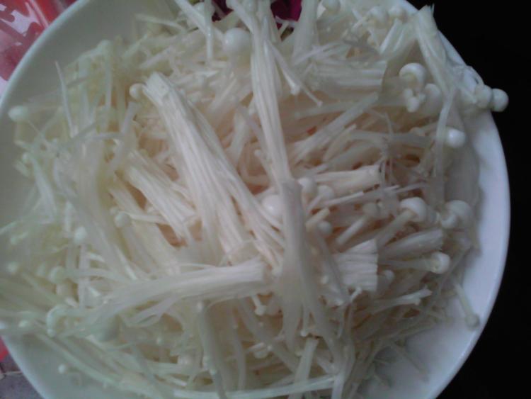 丝瓜金针菇丸子汤步骤2