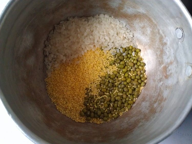 二米绿豆粥步骤1