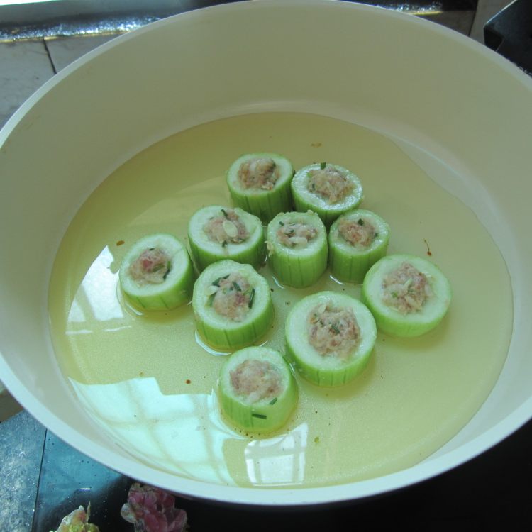 油焖丝瓜盅步骤8