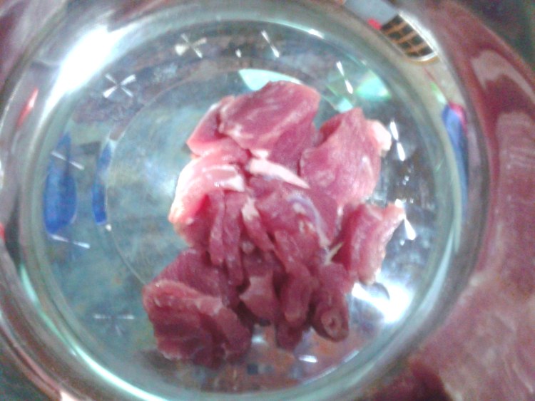 丝瓜肉片鲜虾汤步骤2