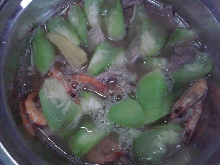丝瓜肉片鲜虾汤步骤7