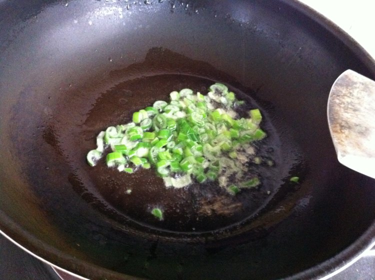 三色丁炒米饭步骤3