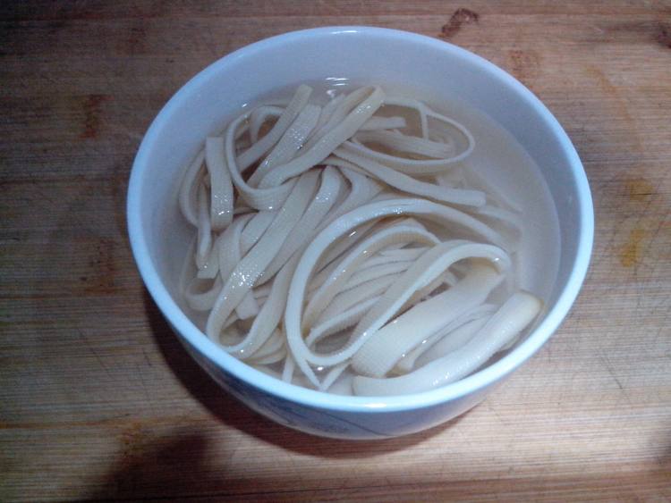 辣味丝瓜百叶汤步骤3