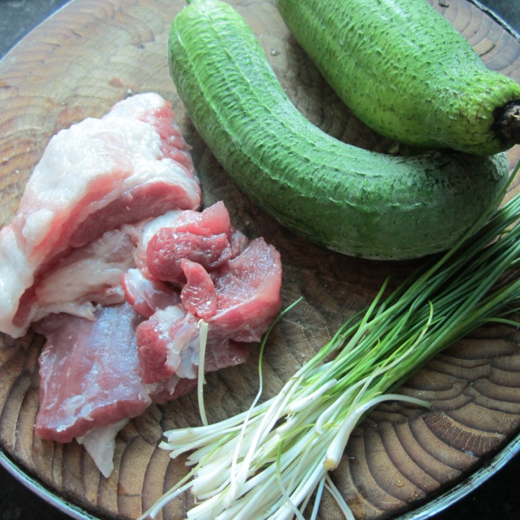 煎丝瓜酿肉步骤1