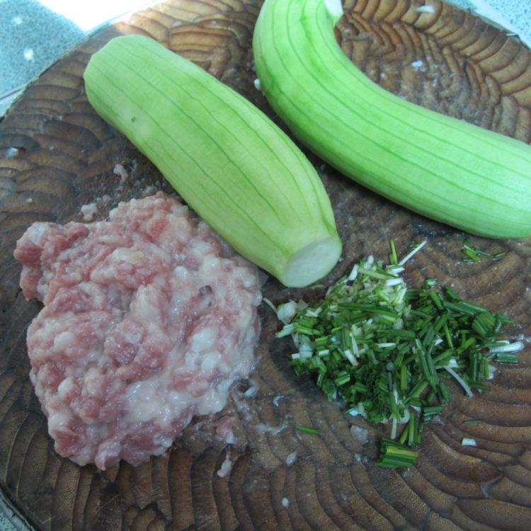 煎丝瓜酿肉步骤2