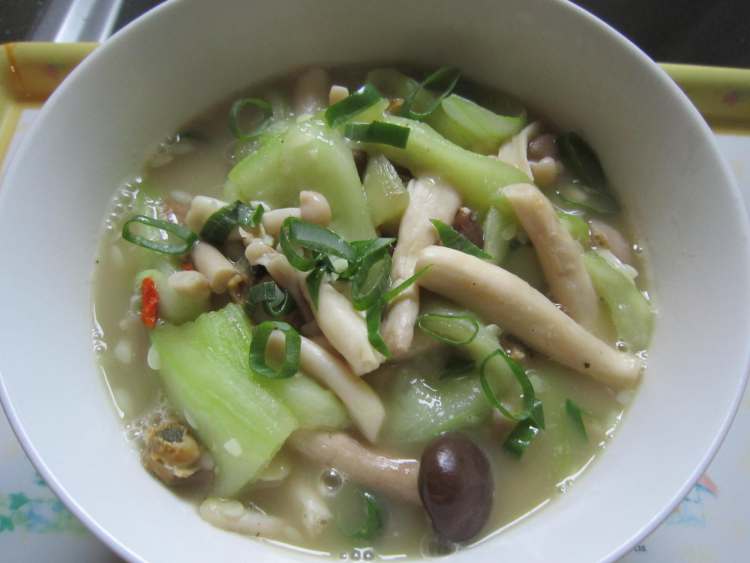 秀珍菇淡菜炒丝瓜步骤8