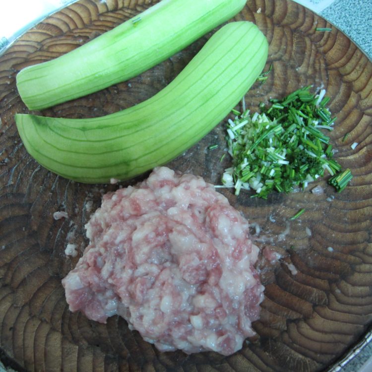 蒸丝瓜肉盅步骤2