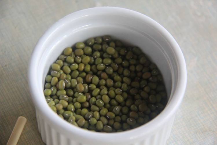 芦笋绿豆汁步骤1