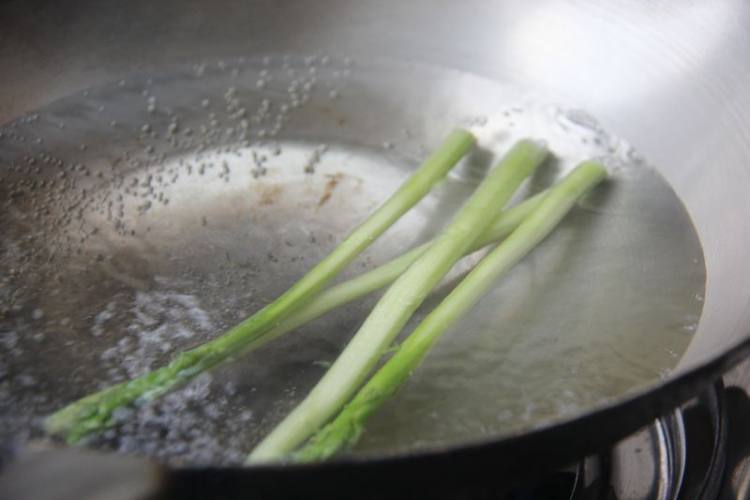 芦笋绿豆汁步骤4